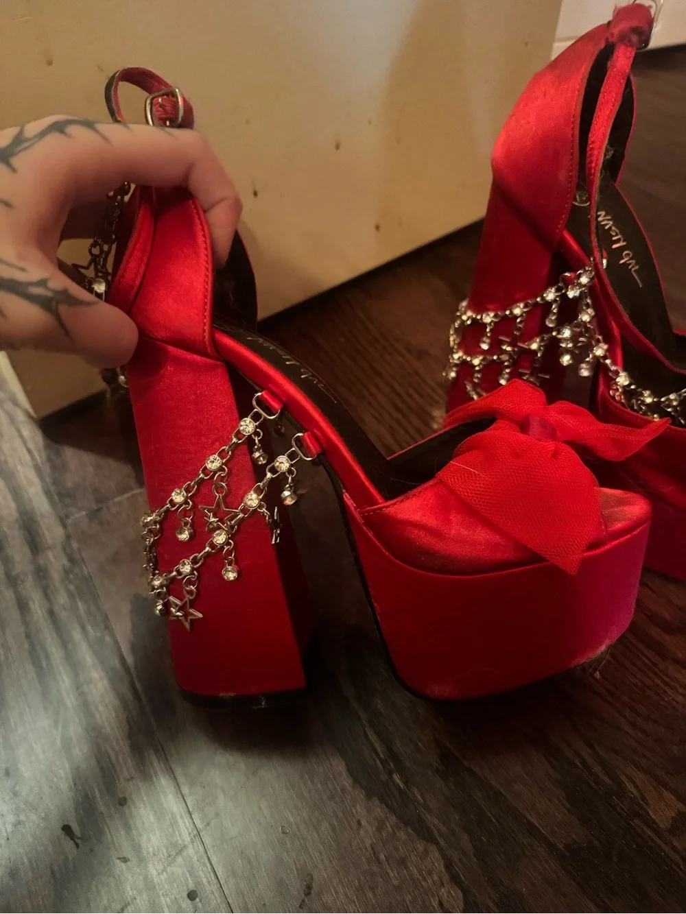 Nasty Gal bold red